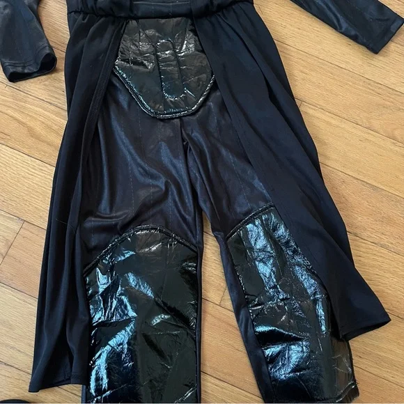Kids Darth Vader Costume - Size 4T- Disney Store- Halloween- - Picture 6 of 8